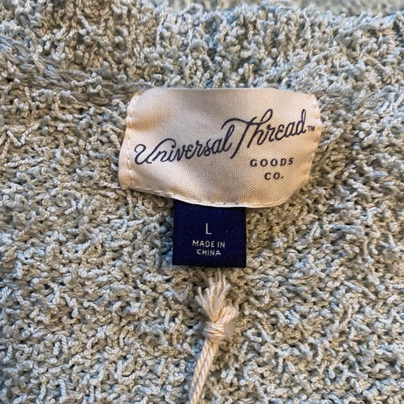 NWT universal thread light green shag looking v neck sweater. L - Picture 4 of 8